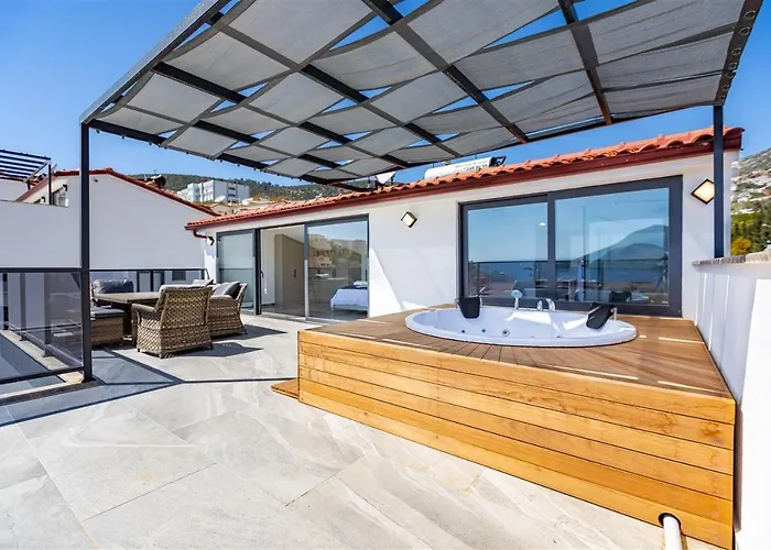 Kamile Sultan Deniz Manzarali Jakuzili Villa Kalkan