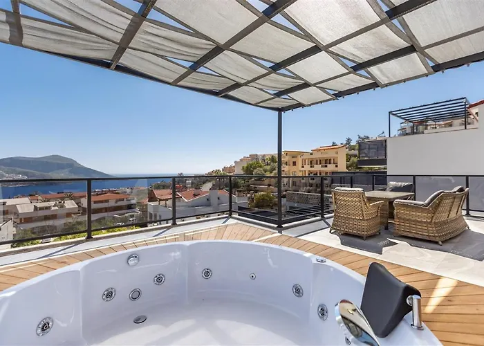 Kamile Sultan Deniz Manzarali Jakuzili Villa