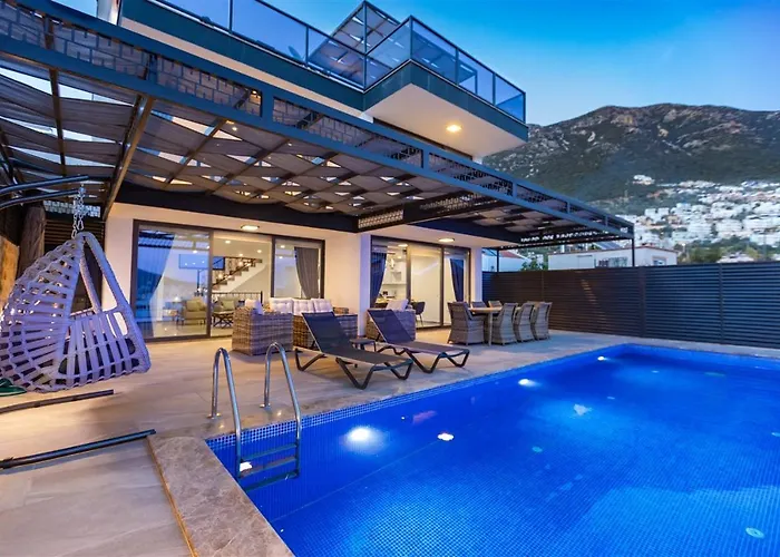 Kamile Sultan Deniz Manzarali Jakuzili Kalkan