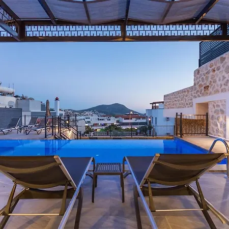 Kamile Sultan Deniz Manzarali Jakuzili Kalkan