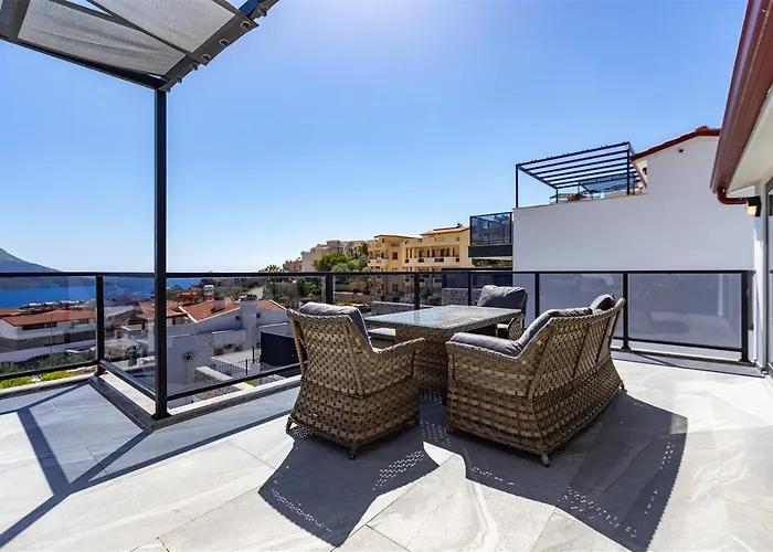 Kamile Sultan Deniz Manzarali Jakuzili Villa Kalkan