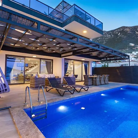 Kamile Sultan Deniz Manzarali Jakuzili Kalkan